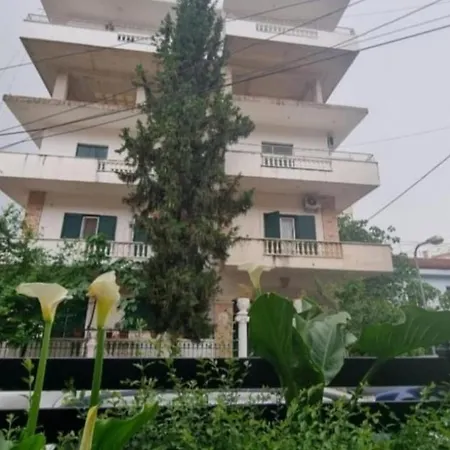 Lea's Sarande